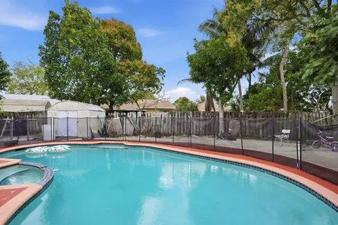 1301 SW 75th Avenue North Lauderdale FL 33068