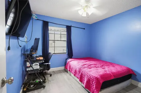 1301 SW 75th Avenue North Lauderdale FL 33068