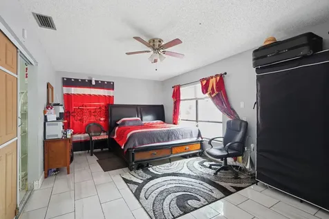 1301 SW 75th Avenue North Lauderdale FL 33068