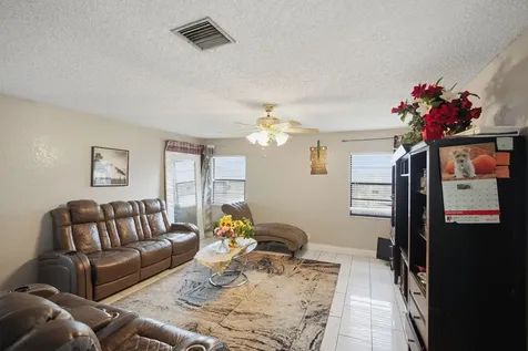 1301 SW 75th Avenue North Lauderdale FL 33068