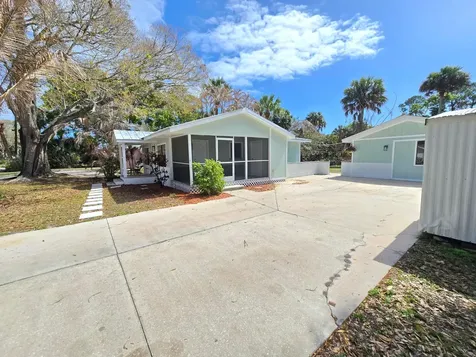 1955 10th Place Vero Beach FL 32960