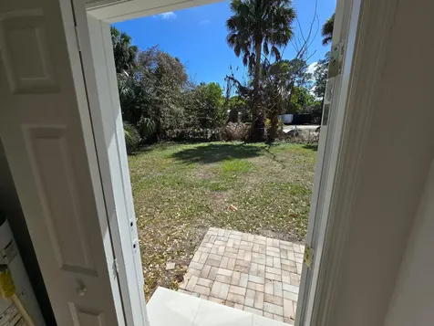 1955 10th Place Vero Beach FL 32960