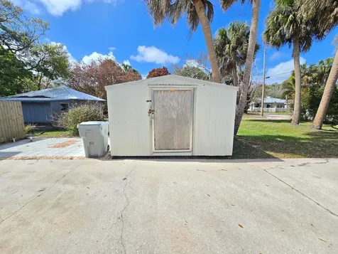 1955 10th Place Vero Beach FL 32960