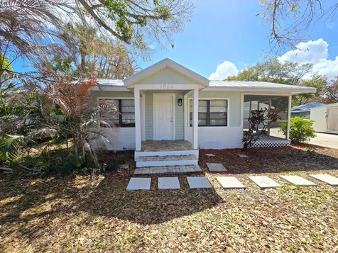 1955 10th Place Vero Beach FL 32960