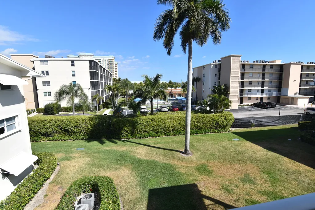 150 Horizons E Boynton Beach FL 33435