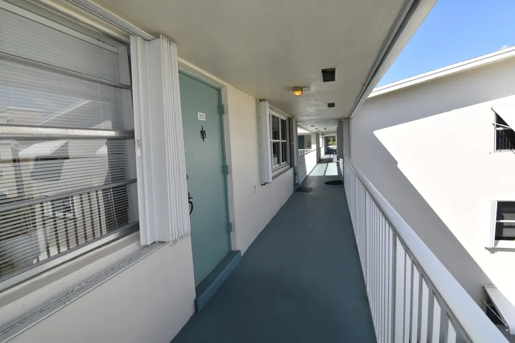 150 Horizons E Boynton Beach FL 33435