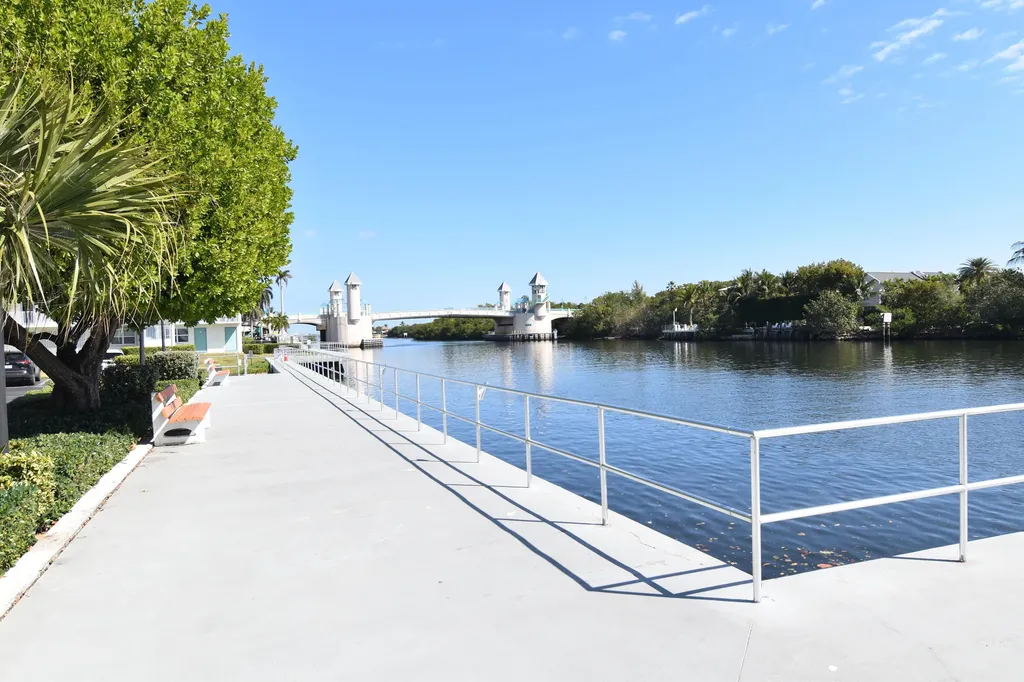 150 Horizons E Boynton Beach FL 33435