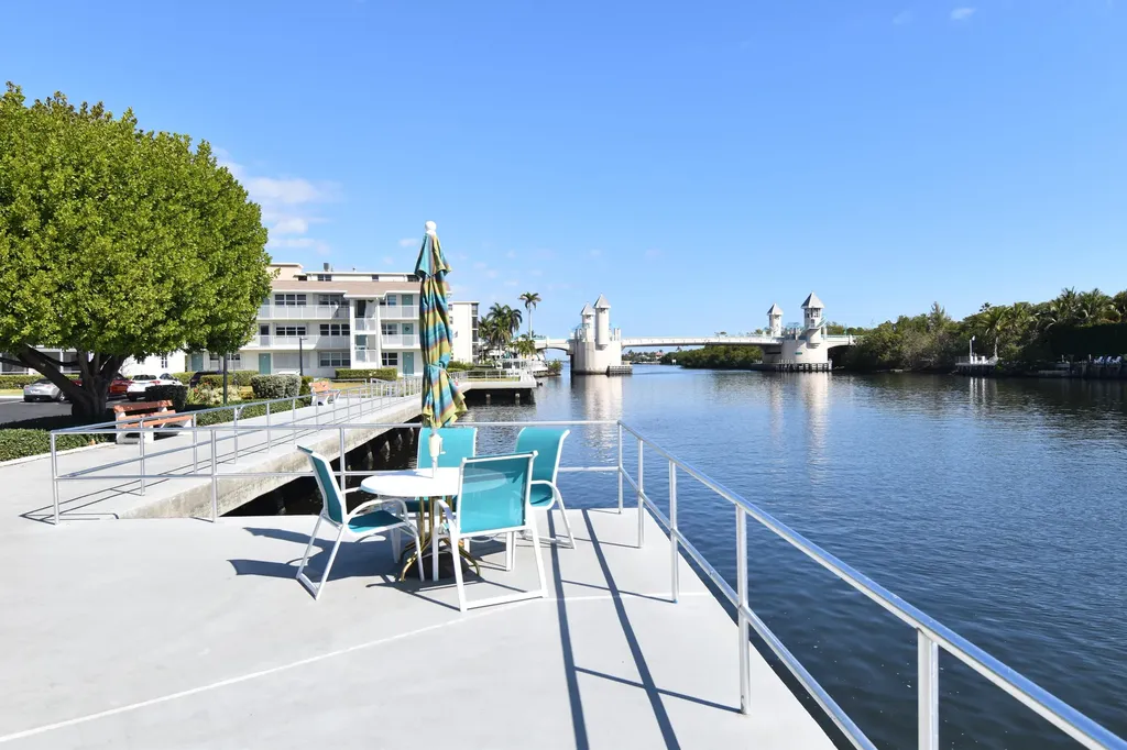 150 Horizons E Boynton Beach FL 33435