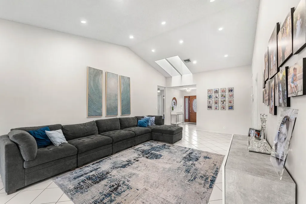 7587 Solimar Circle Boca Raton FL 33433