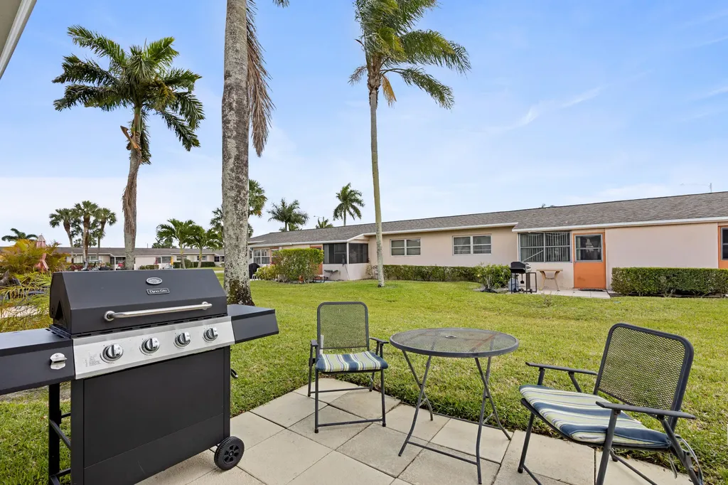 2735 Dudley Drive E West Palm Beach FL 33415