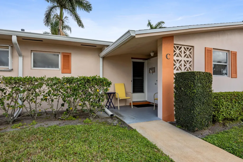 2735 Dudley Drive E West Palm Beach FL 33415