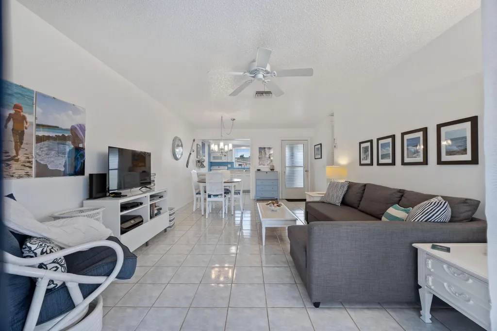 2735 Dudley Drive E West Palm Beach FL 33415