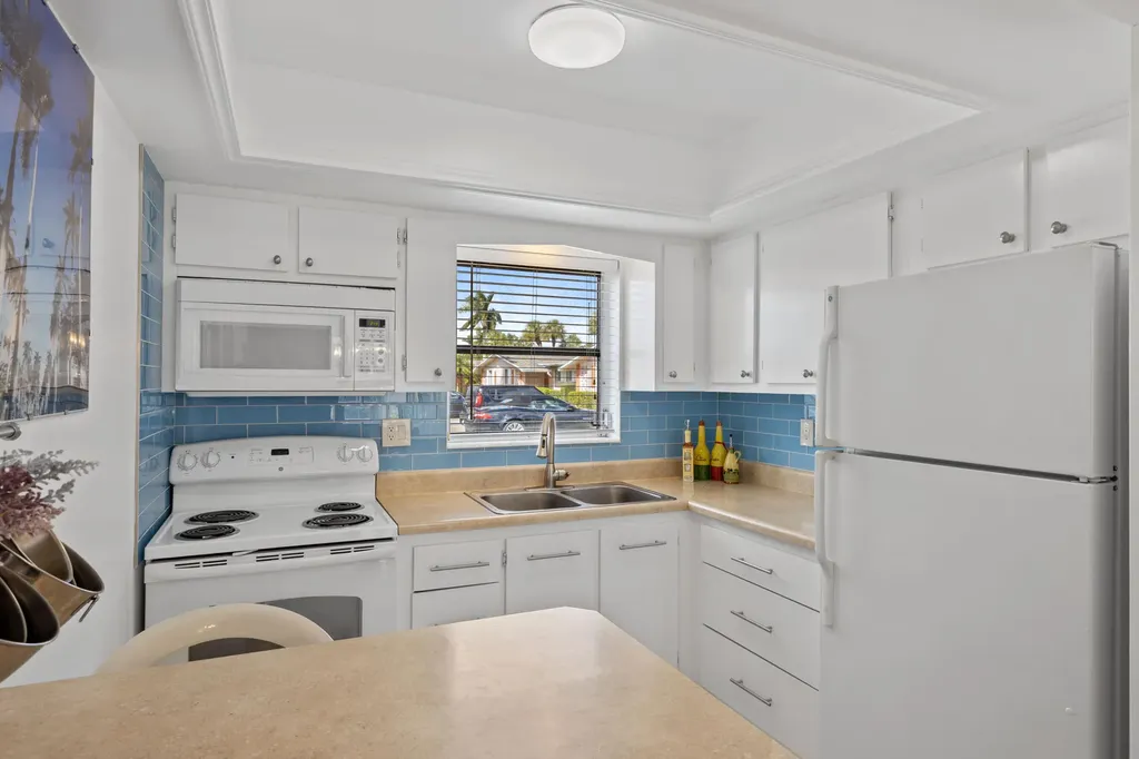 2735 Dudley Drive E West Palm Beach FL 33415