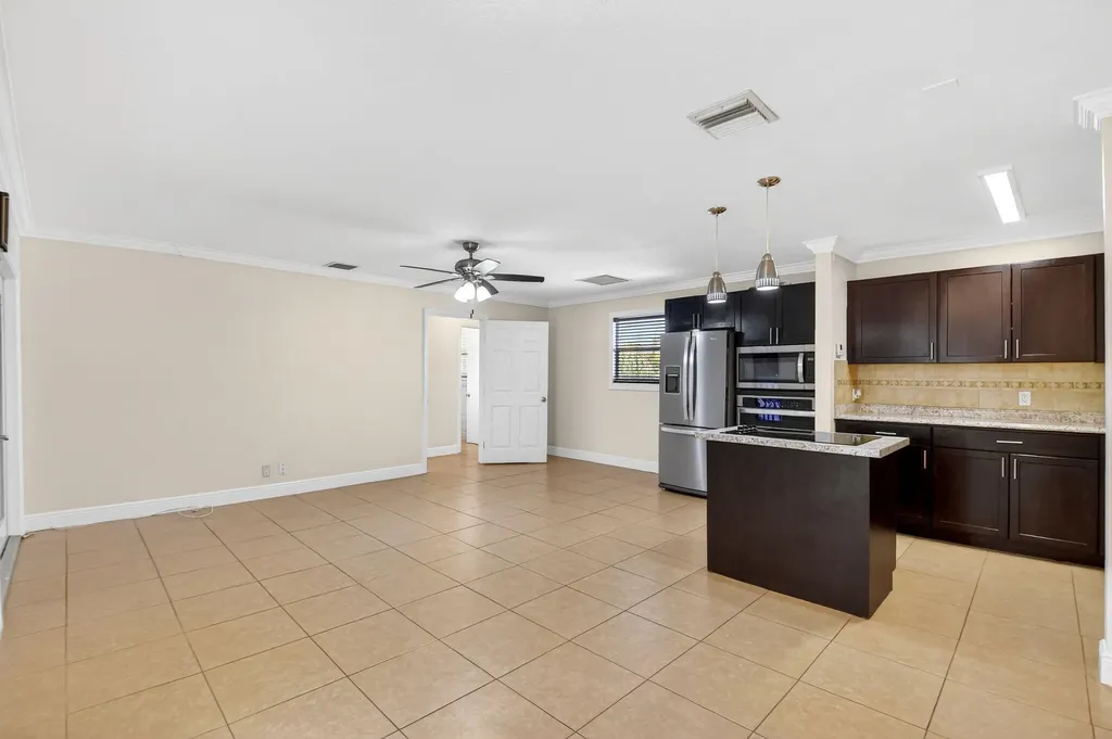 18 Crossings Circle Boynton Beach FL 33435