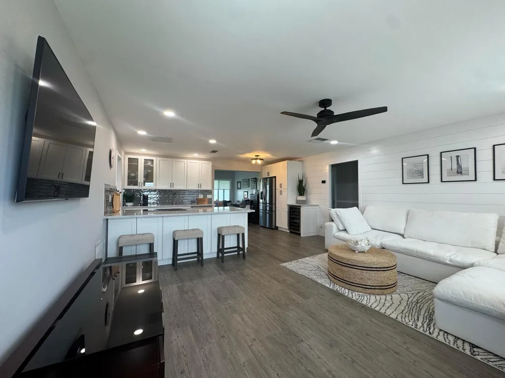 108 SW 9th Street Boynton Beach FL 33426