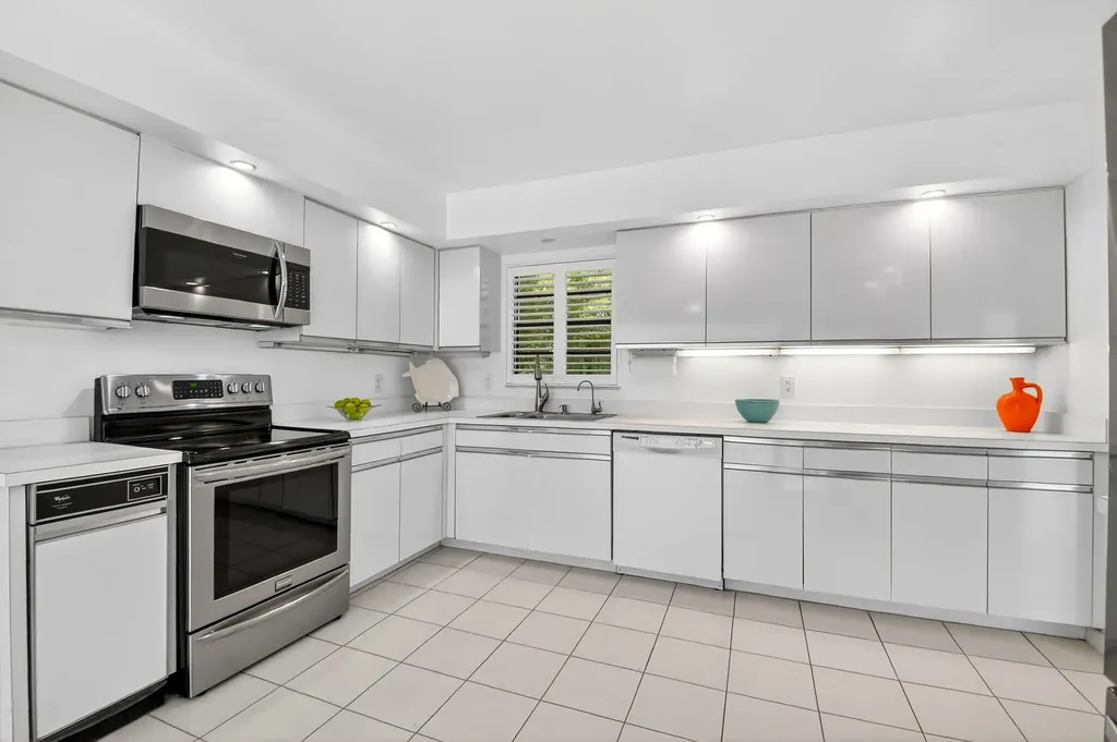 35 Glens Drive E Boynton Beach FL 33436