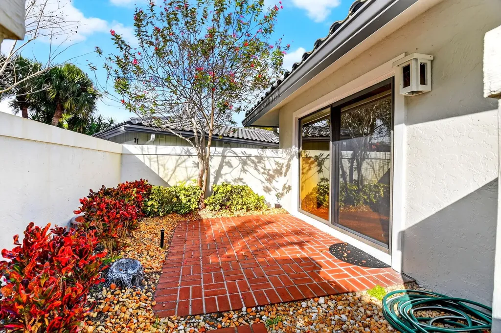 35 Glens Drive E Boynton Beach FL 33436