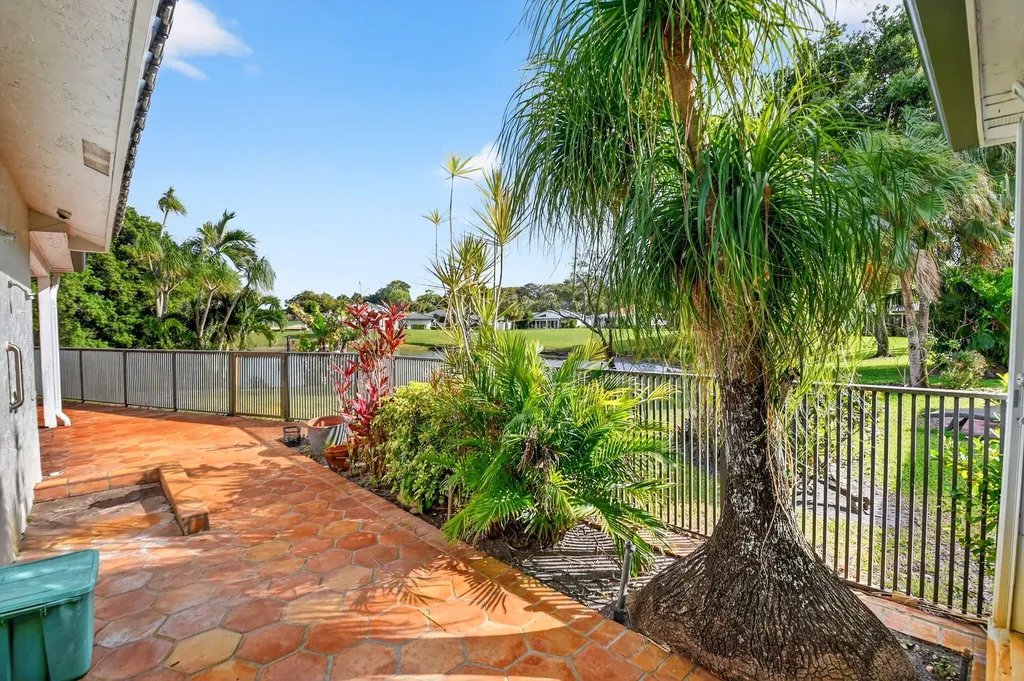 35 Glens Drive E Boynton Beach FL 33436