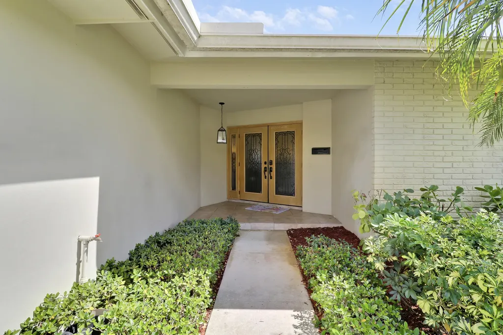 856 Country Club Drive North Palm Beach FL 33408