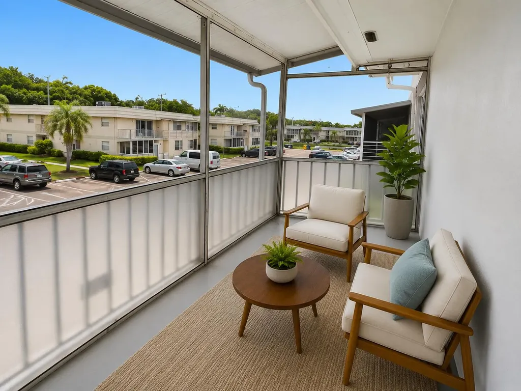 662 Saxony Trail N Delray Beach FL 33446