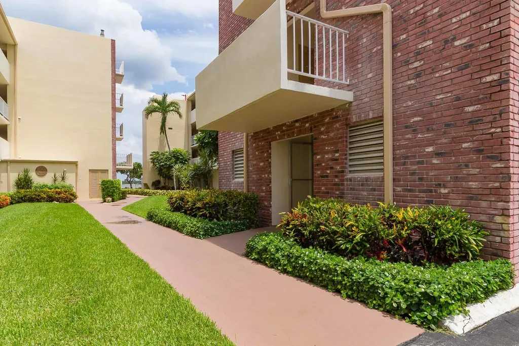 1810 New Palm Way Boynton Beach FL 33435