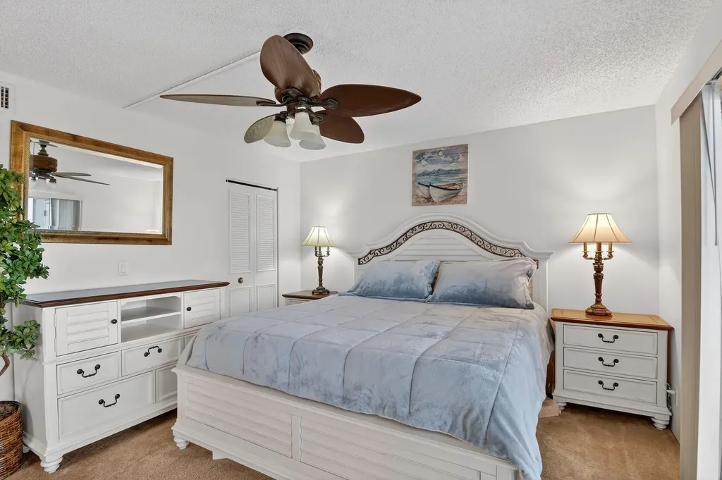 3524 Via Poinciana, 303 Lake Worth FL 33467