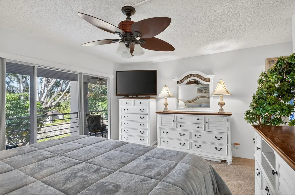 3524 Via Poinciana, 303 Lake Worth FL 33467