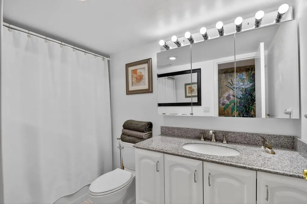 3524 Via Poinciana, 303 Lake Worth FL 33467