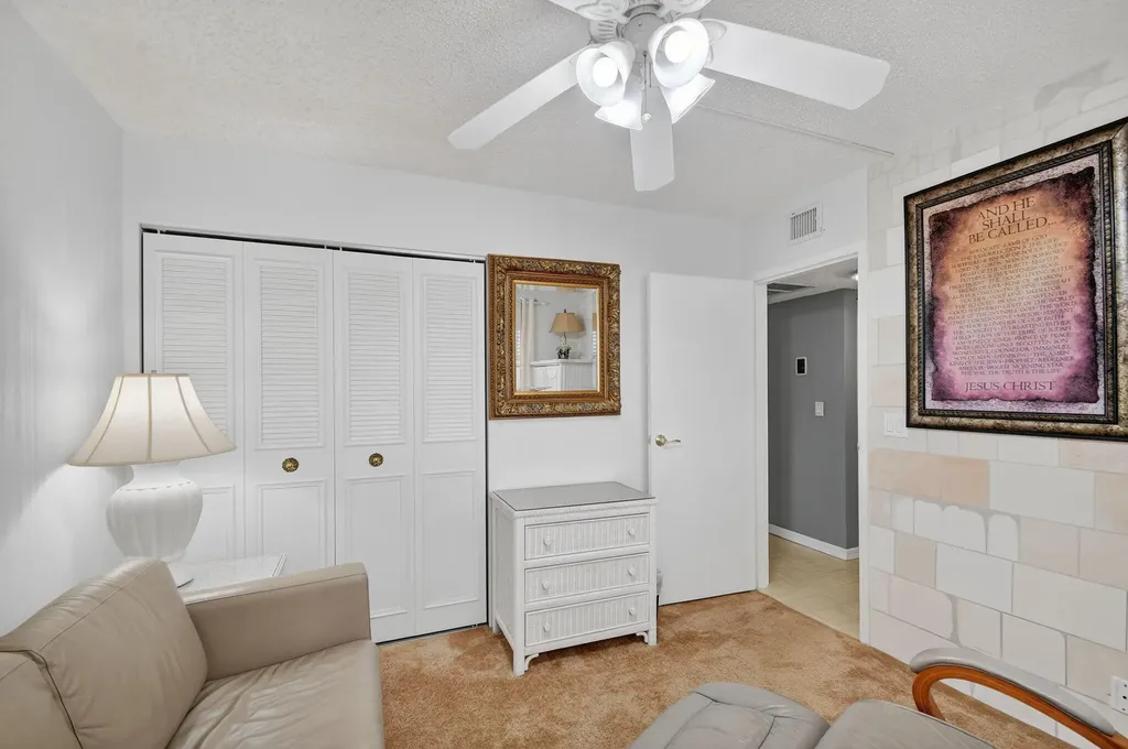 3524 Via Poinciana, 303 Lake Worth FL 33467