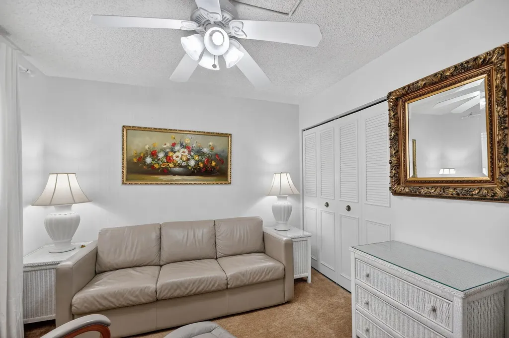 3524 Via Poinciana, 303 Lake Worth FL 33467