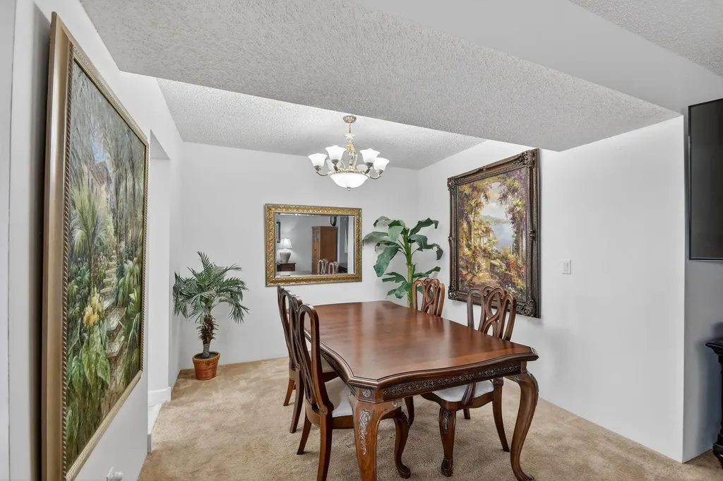 3524 Via Poinciana, 303 Lake Worth FL 33467