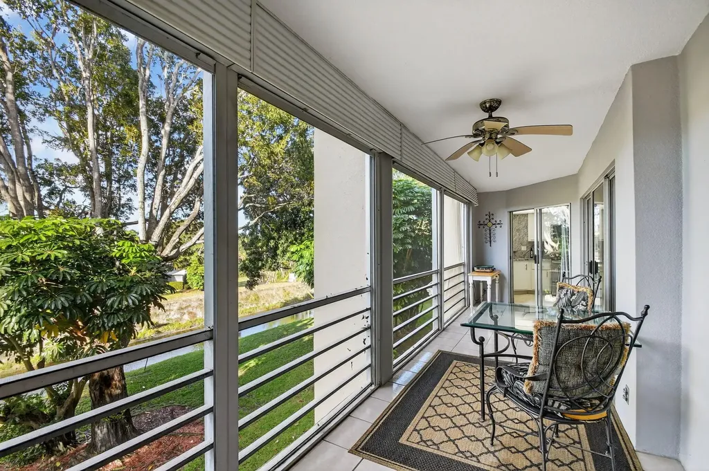 3524 Via Poinciana, 303 Lake Worth FL 33467