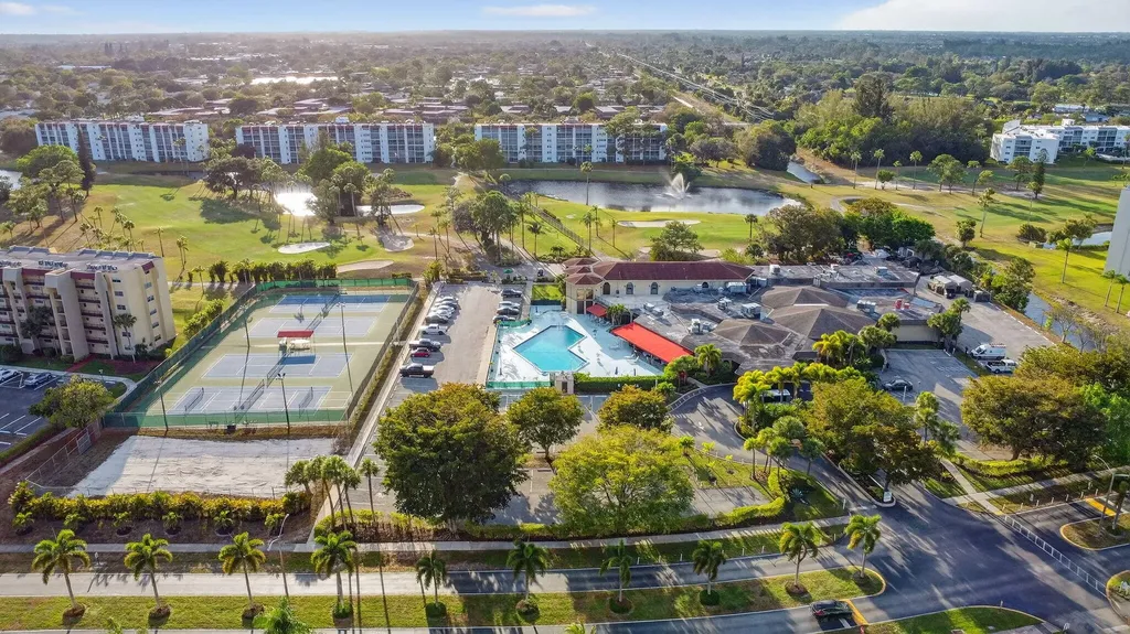 3524 Via Poinciana, 303 Lake Worth FL 33467