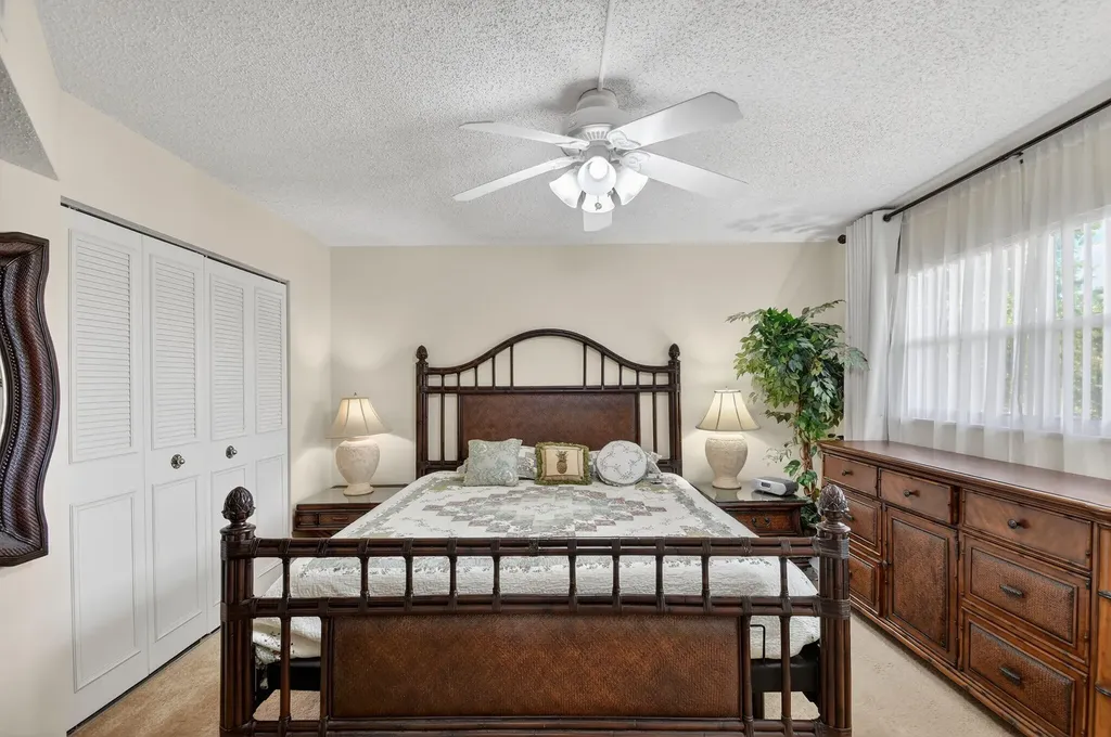 3524 Via Poinciana, 303 Lake Worth FL 33467