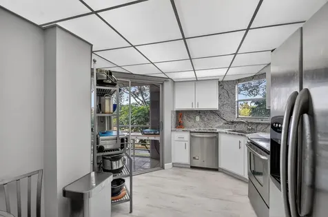 3524 Via Poinciana Greenacres FL 33467