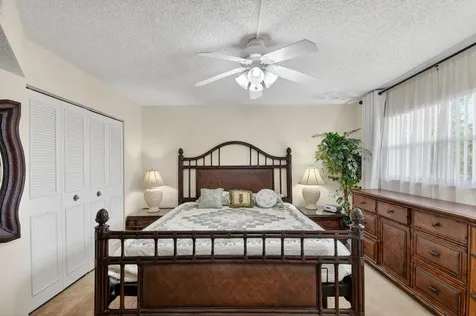 3524 Via Poinciana Greenacres FL 33467