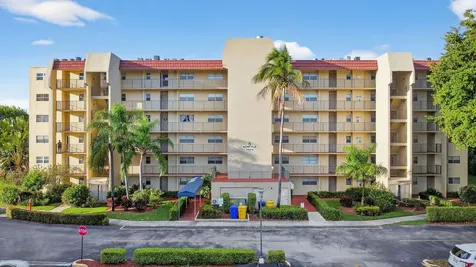 3524 Via Poinciana Greenacres FL 33467