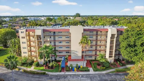 3524 Via Poinciana Greenacres FL 33467