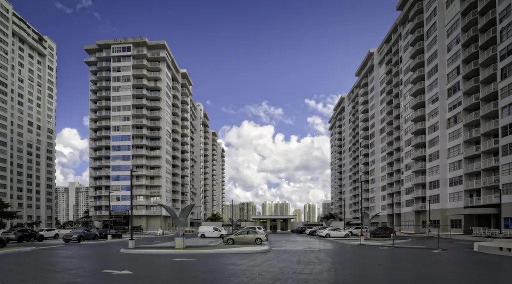18081 Biscayne Boulevard Aventura FL 33160