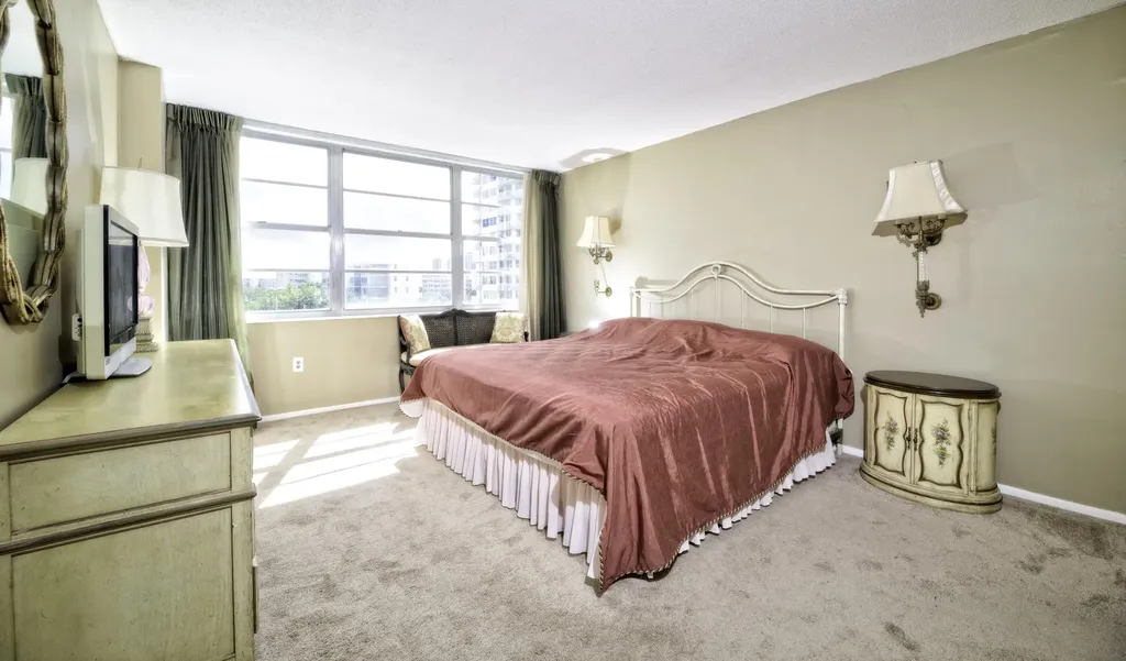 18081 Biscayne Boulevard Aventura FL 33160