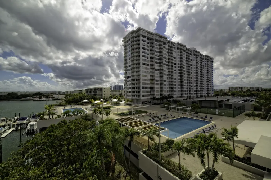 18081 Biscayne Boulevard Aventura FL 33160