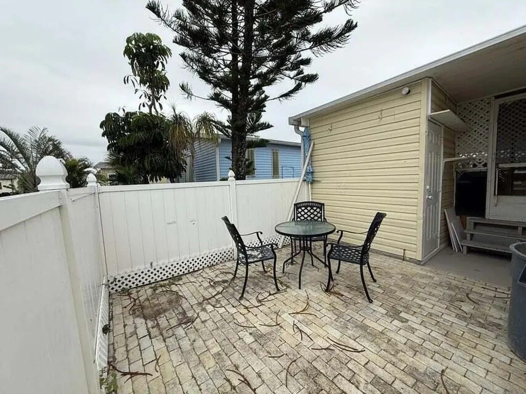 6085 Seashore Drive Atlantis FL 33462