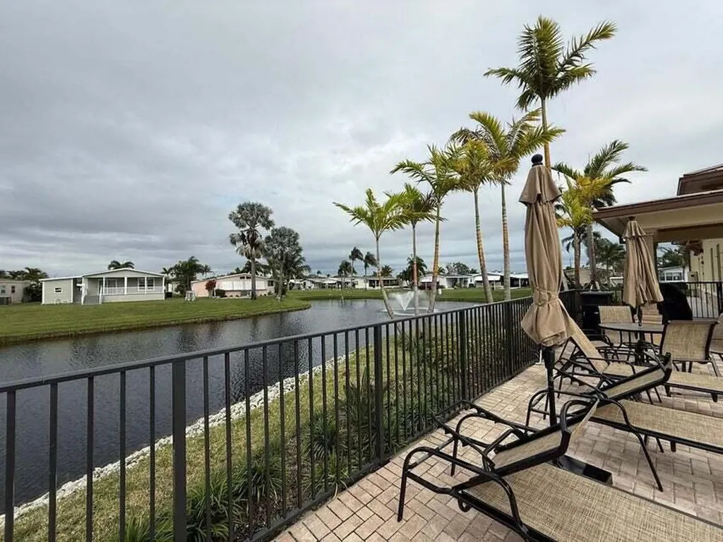 6085 Seashore Drive Atlantis FL 33462