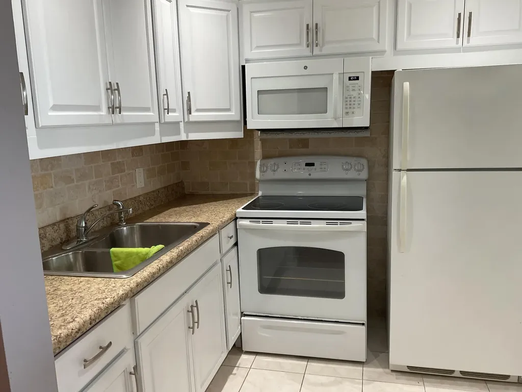 231 Berkshire K West Palm Beach FL 33417