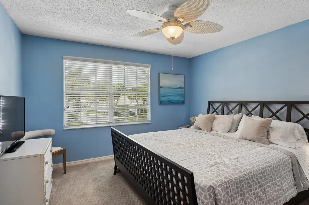 33 Selby Lane Palm Beach Gardens FL 33418