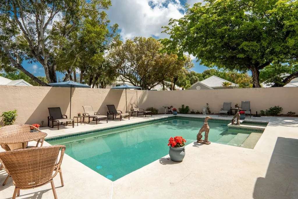 33 Selby Lane Palm Beach Gardens FL 33418