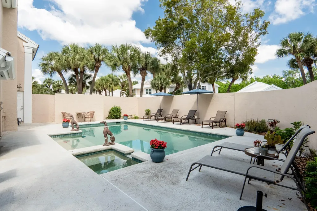 33 Selby Lane Palm Beach Gardens FL 33418
