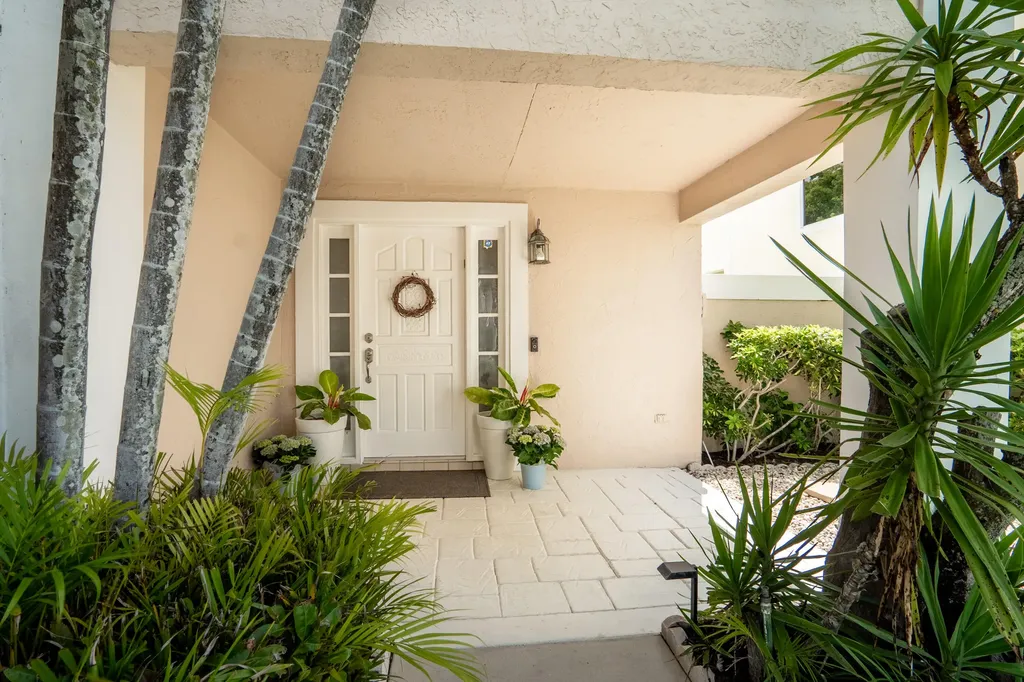 33 Selby Lane Palm Beach Gardens FL 33418