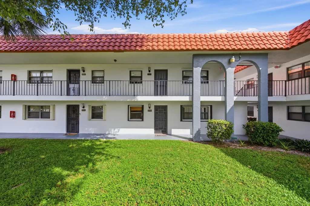 1981 W Woolbright Road Boynton Beach FL 33426