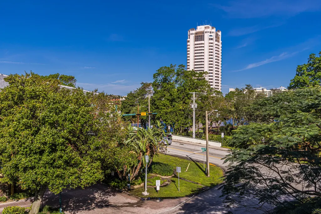 1000 Spanish River Road Boca Raton FL 33432